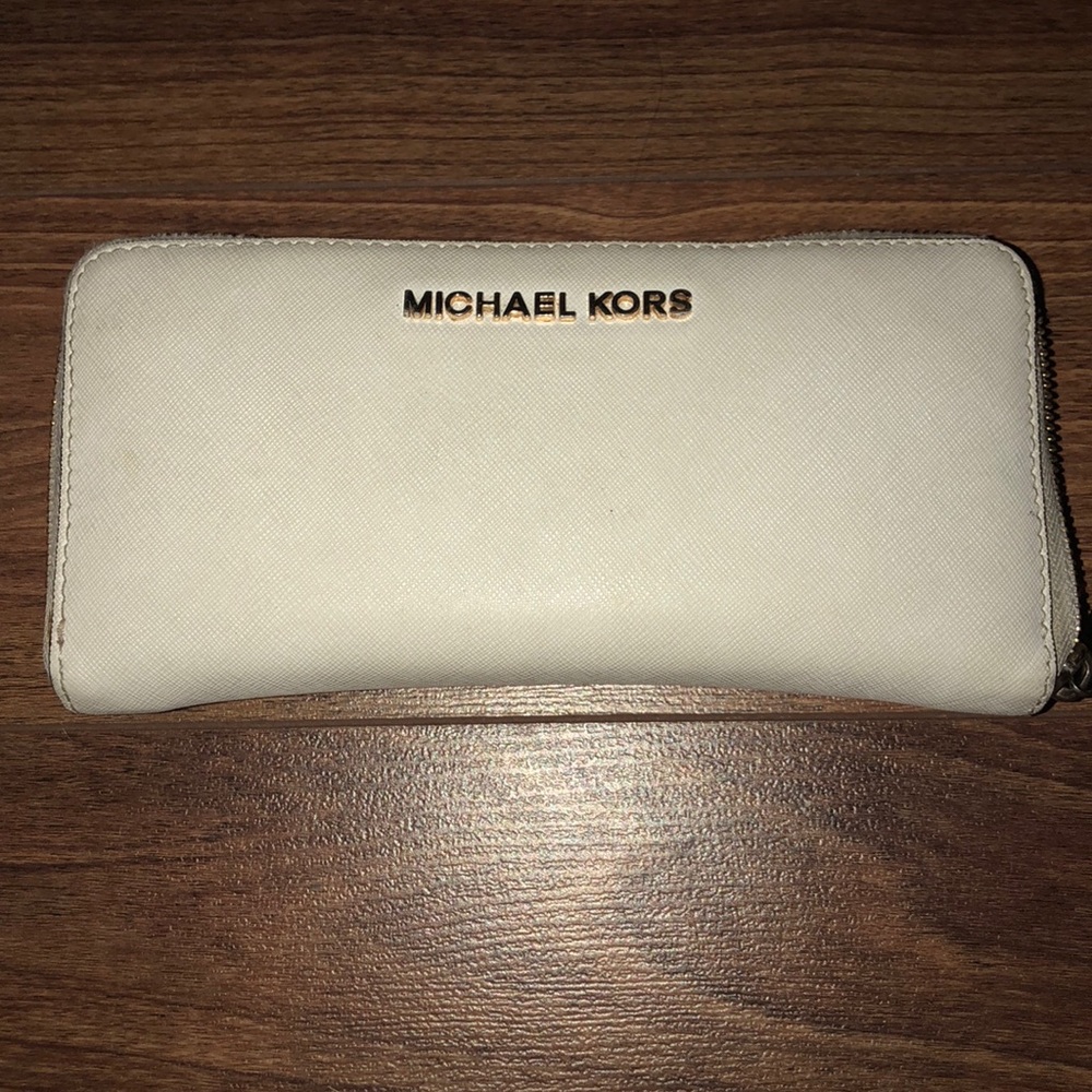 White Michael Kors Wallet